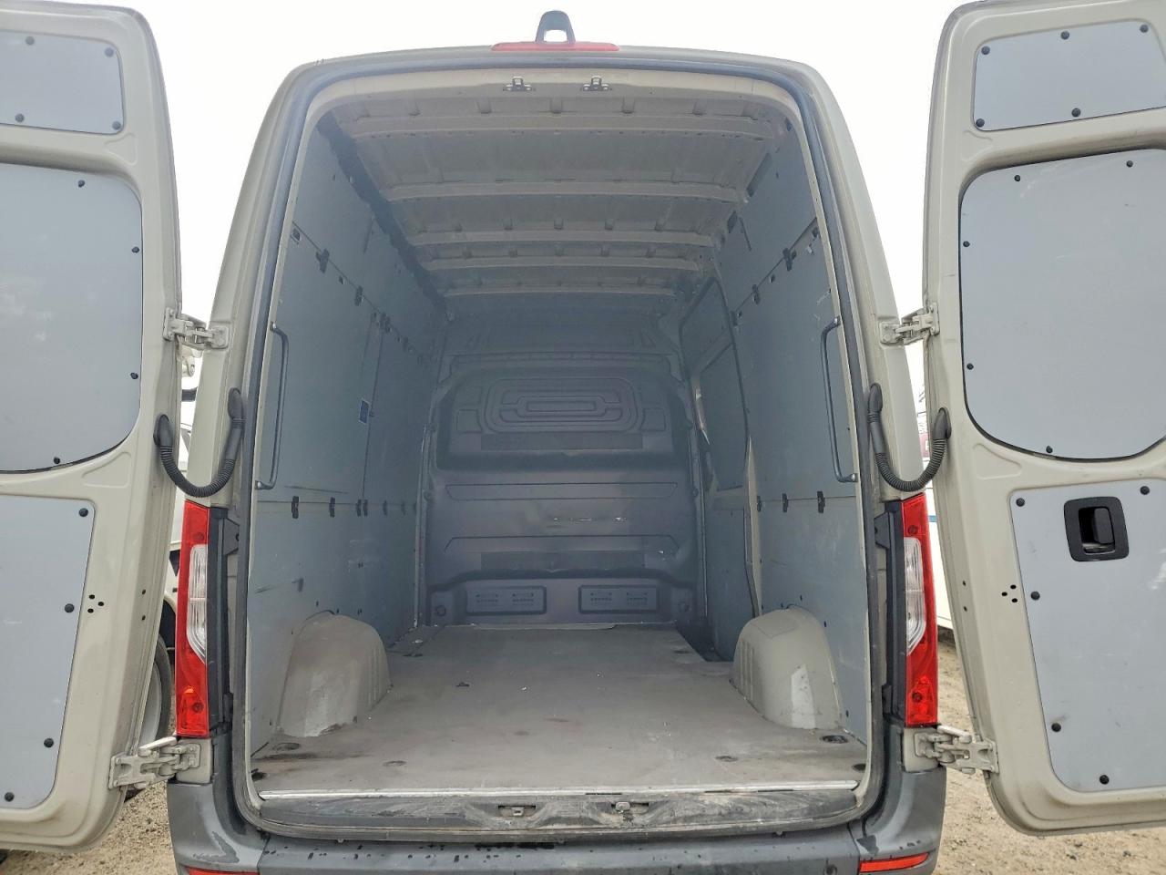 Mercedes-benz MERCEDES BENZ SPRINTER 2500 DELIVERY VAN